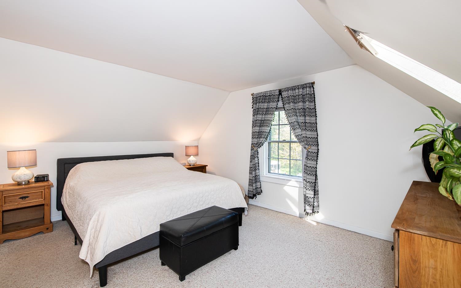 Epping, New Hampshire 03042, United States, 3 Bedrooms Bedrooms, ,2 BathroomsBathrooms,Residential,Pending,131054