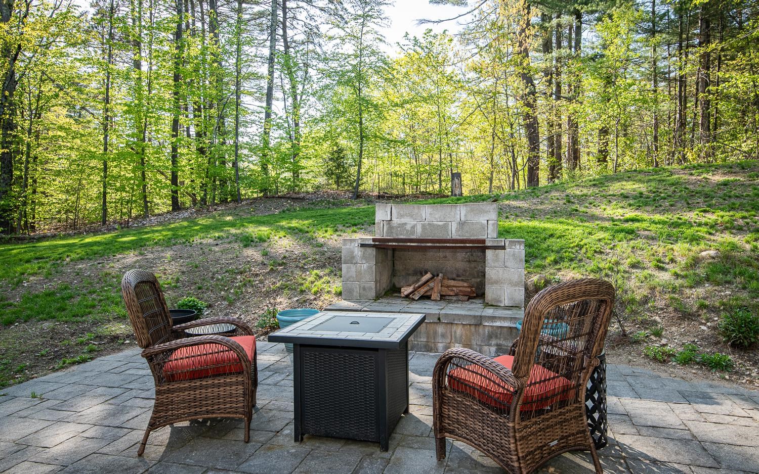 Epping, New Hampshire 03042, United States, 3 Bedrooms Bedrooms, ,2 BathroomsBathrooms,Residential,Pending,131054