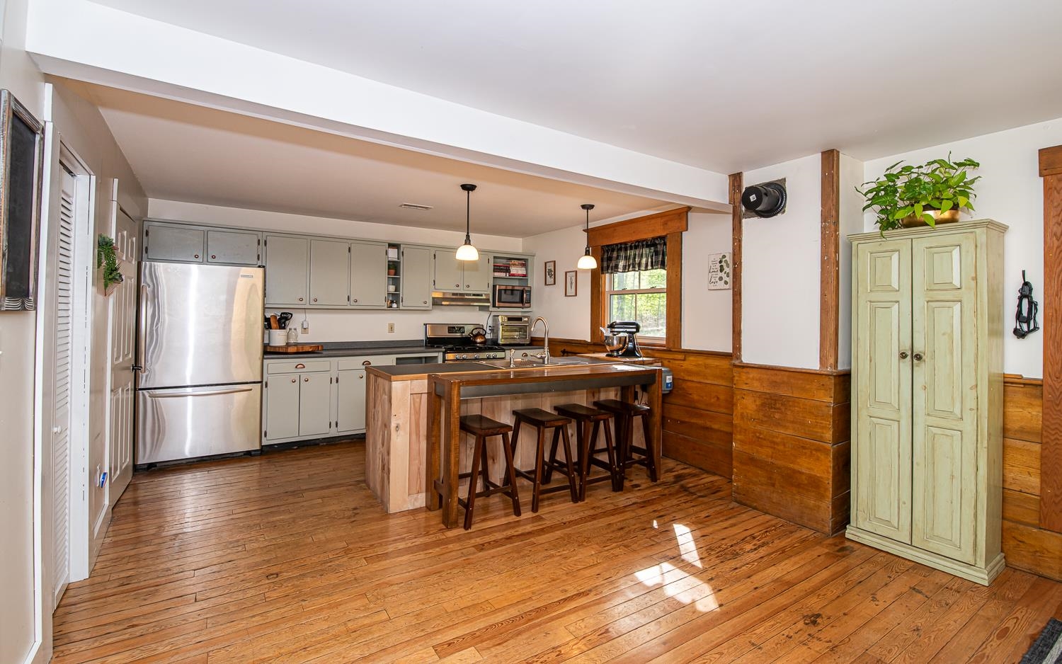 Epping, New Hampshire 03042, United States, 3 Bedrooms Bedrooms, ,2 BathroomsBathrooms,Residential,Pending,131054