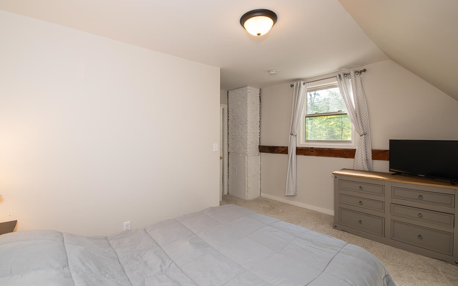 Epping, New Hampshire 03042, United States, 3 Bedrooms Bedrooms, ,2 BathroomsBathrooms,Residential,Pending,131054