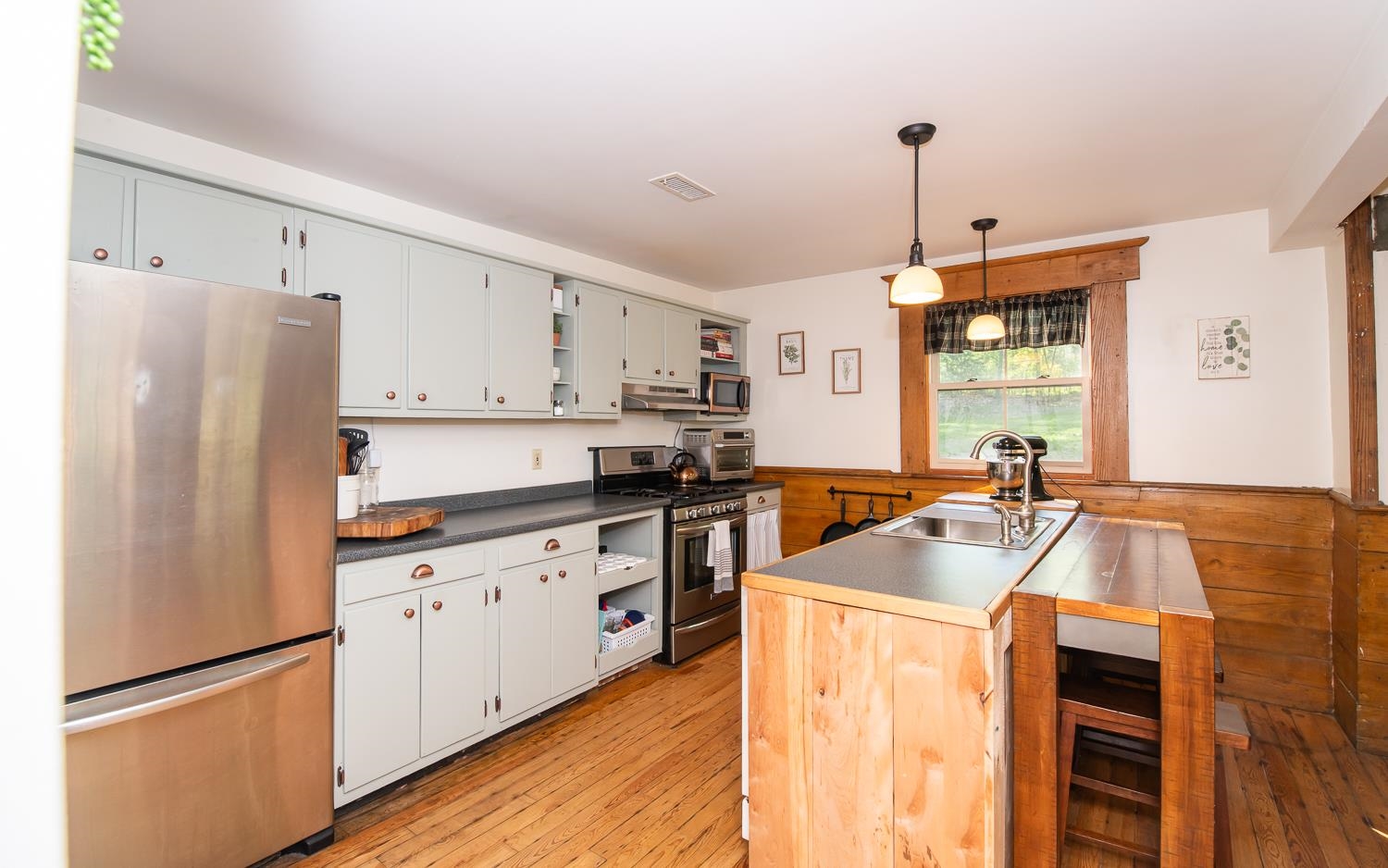 Epping, New Hampshire 03042, United States, 3 Bedrooms Bedrooms, ,2 BathroomsBathrooms,Residential,Pending,131054