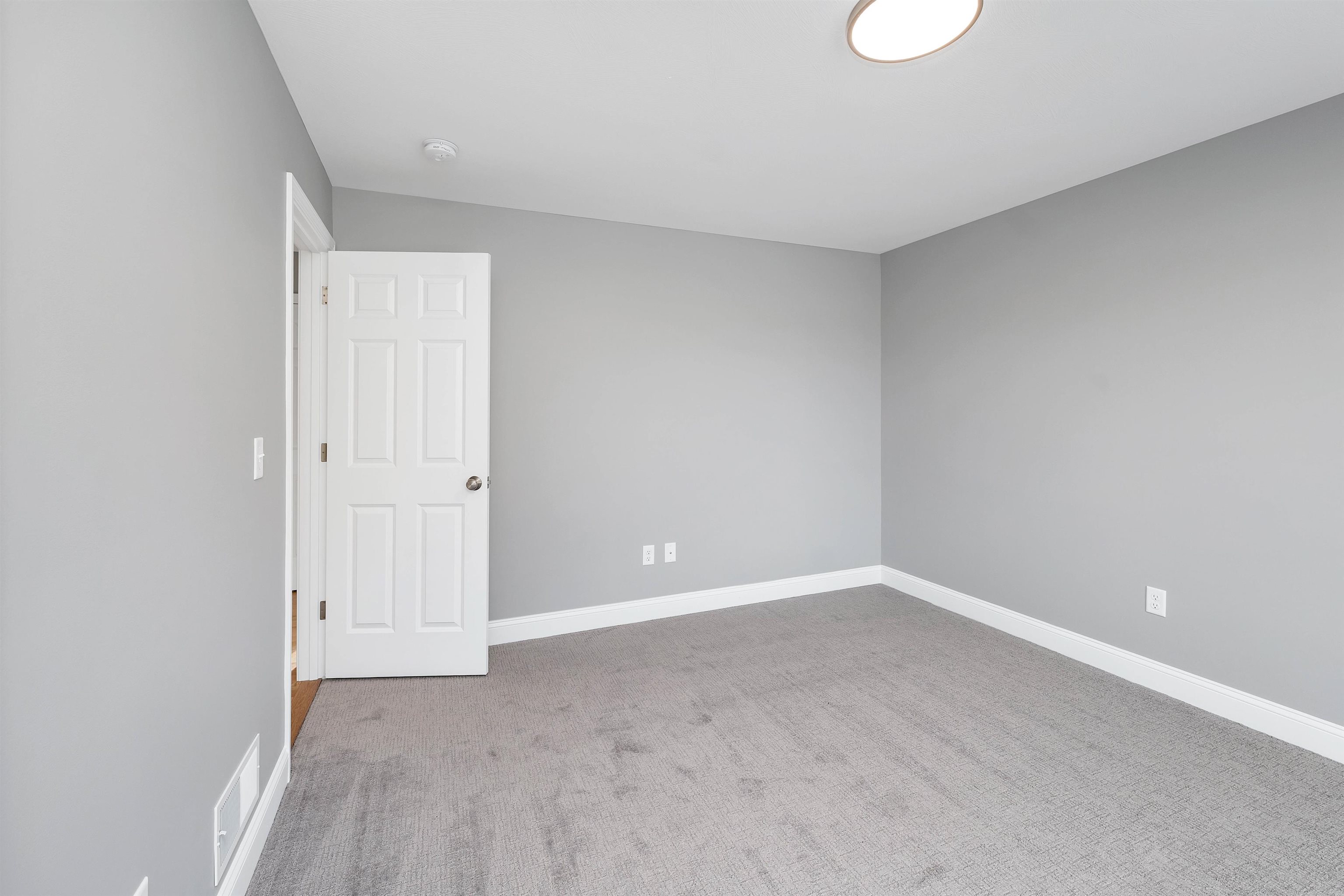 Concord, New Hampshire 03301, United States, 3 Bedrooms Bedrooms, ,3 BathroomsBathrooms,Residential,Active,117115