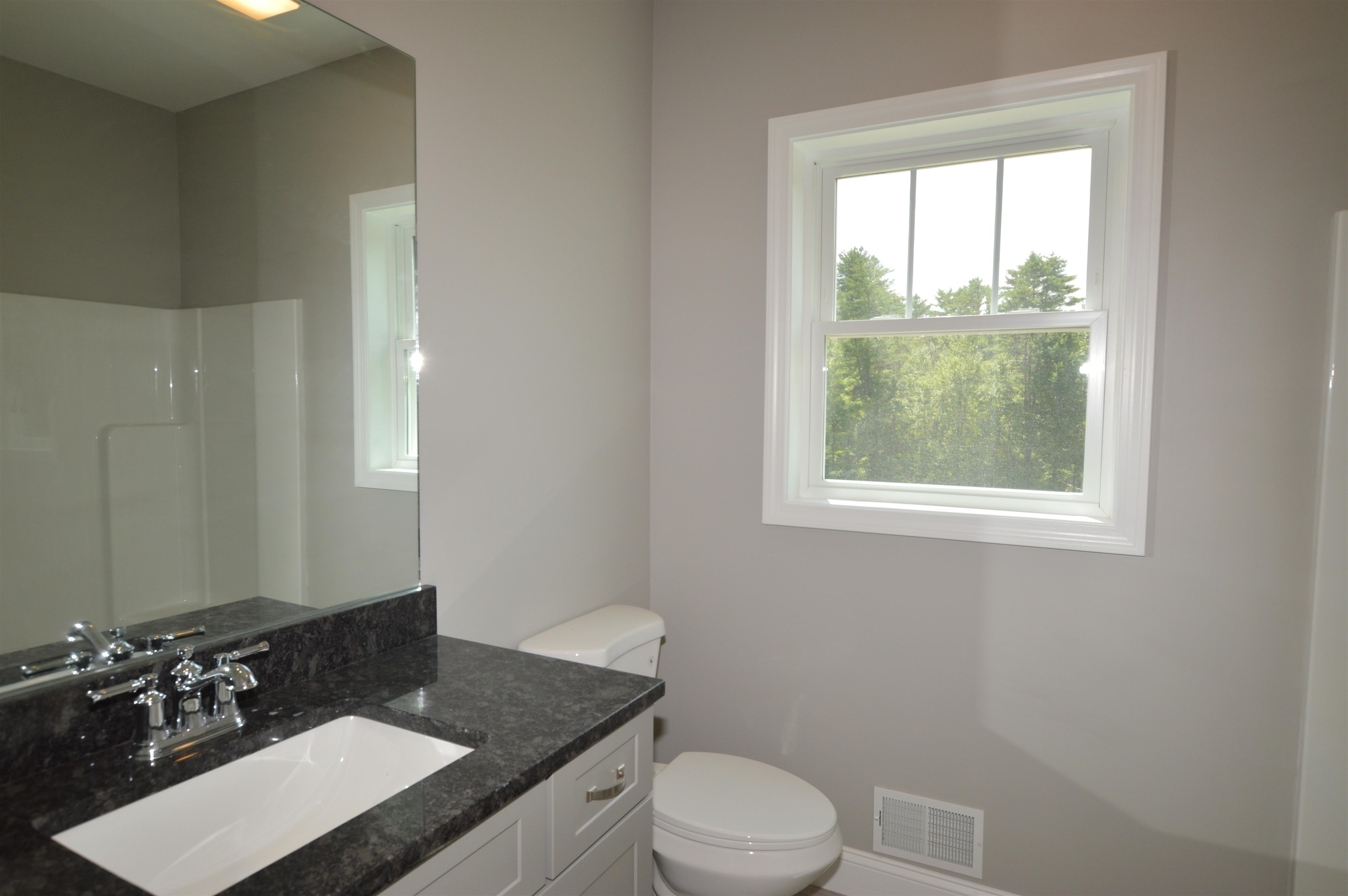 Concord, New Hampshire 03301, United States, 3 Bedrooms Bedrooms, ,3 BathroomsBathrooms,Residential,Active,117115