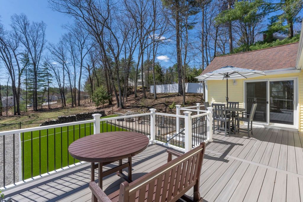 Photo of 45 Damon Avenue, Nashua, NH 03064 (MLS # 5086108)