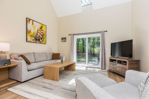 8 Montrose Drive 8 Stratham NH 03885