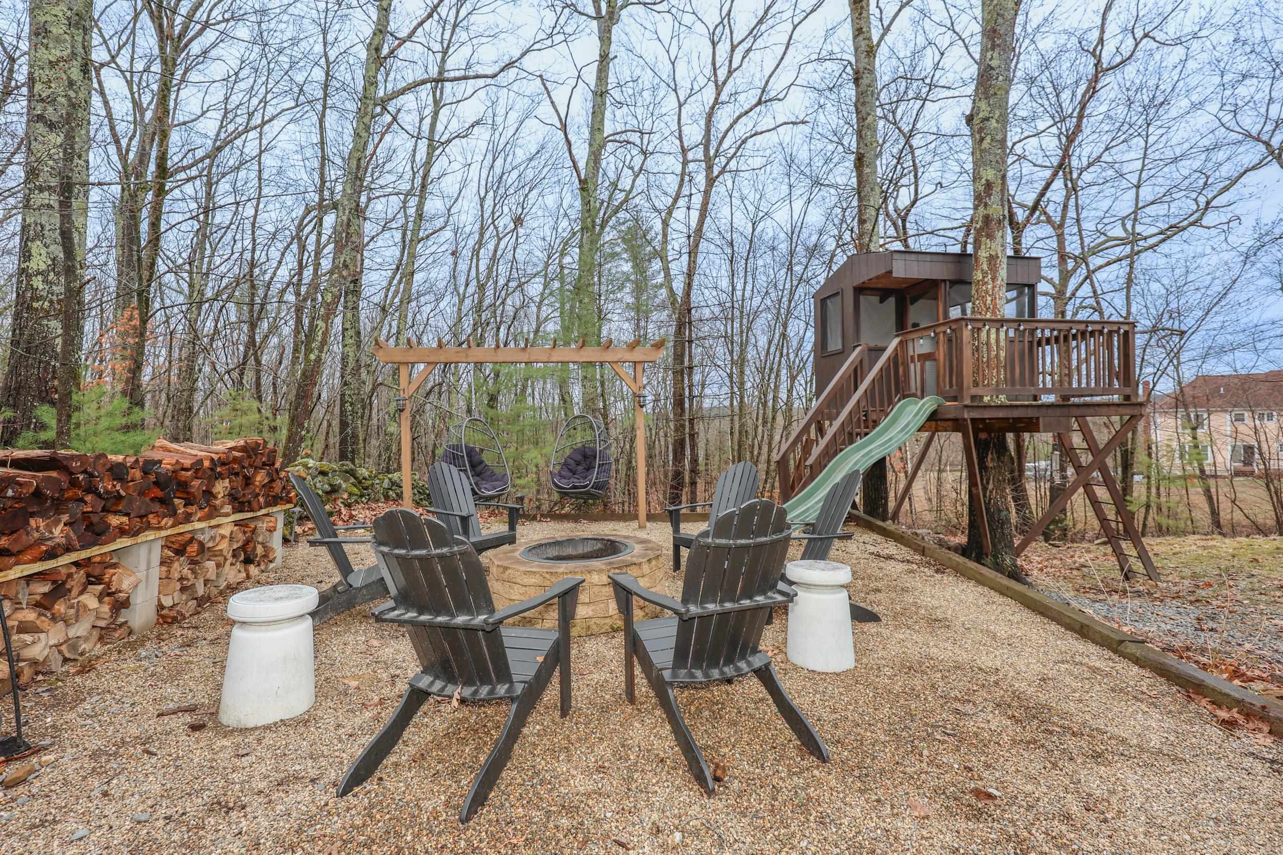 Windham, New Hampshire 03087, United States, 4 Bedrooms Bedrooms, ,4 BathroomsBathrooms,Residential,Pending,103694