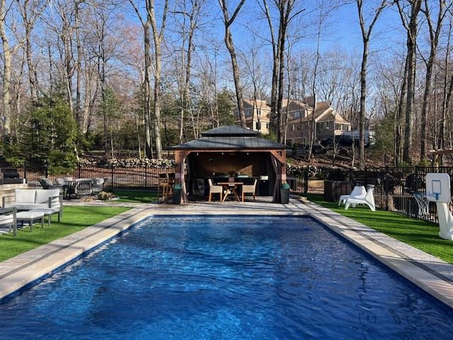 Windham, New Hampshire 03087, United States, 4 Bedrooms Bedrooms, ,4 BathroomsBathrooms,Residential,Pending,103694