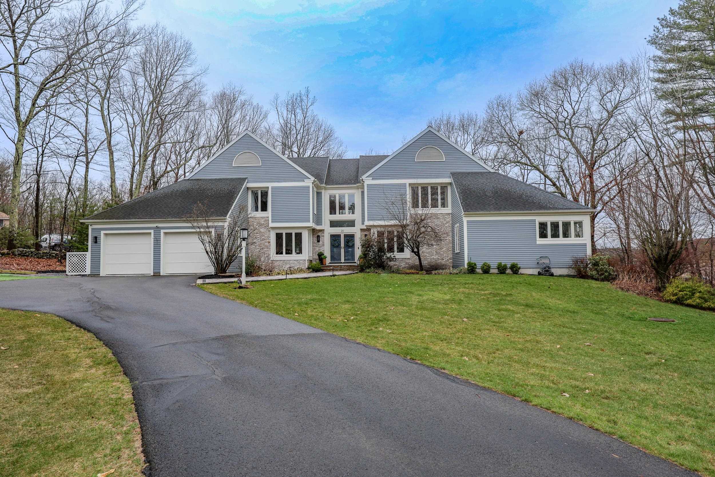 Windham, New Hampshire 03087, United States, 4 Bedrooms Bedrooms, ,4 BathroomsBathrooms,Residential,Pending,103694