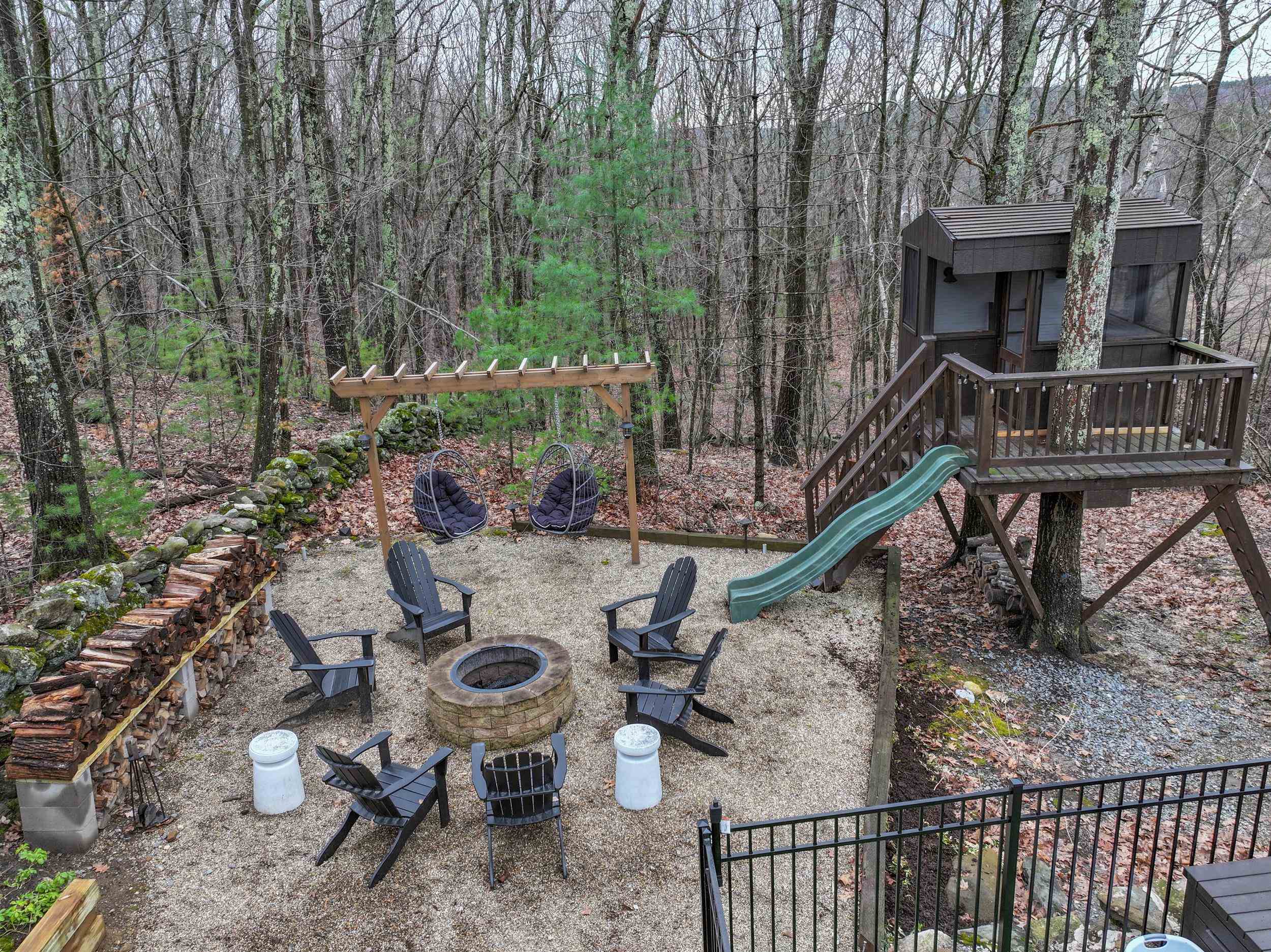 Windham, New Hampshire 03087, United States, 4 Bedrooms Bedrooms, ,4 BathroomsBathrooms,Residential,Pending,103694