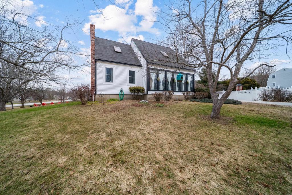 Photo of 6 Donna Drive, Pembroke, NH 03275 (MLS # 5082257)