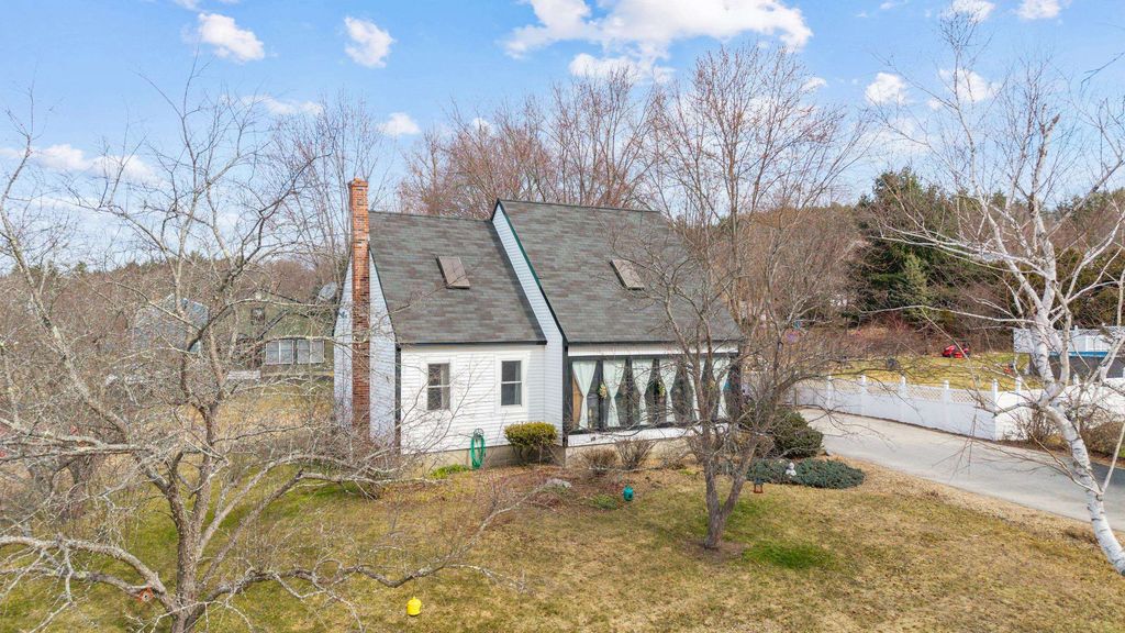 Photo of 6 Donna Drive, Pembroke, NH 03275 (MLS # 5082257)