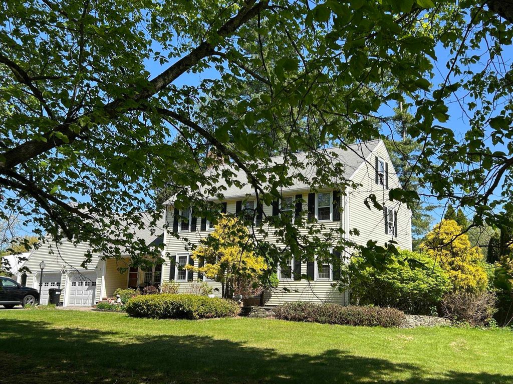 Photo of 9 Oak Ridge Road, Kensington, NH 03833 (MLS # 5089541)
