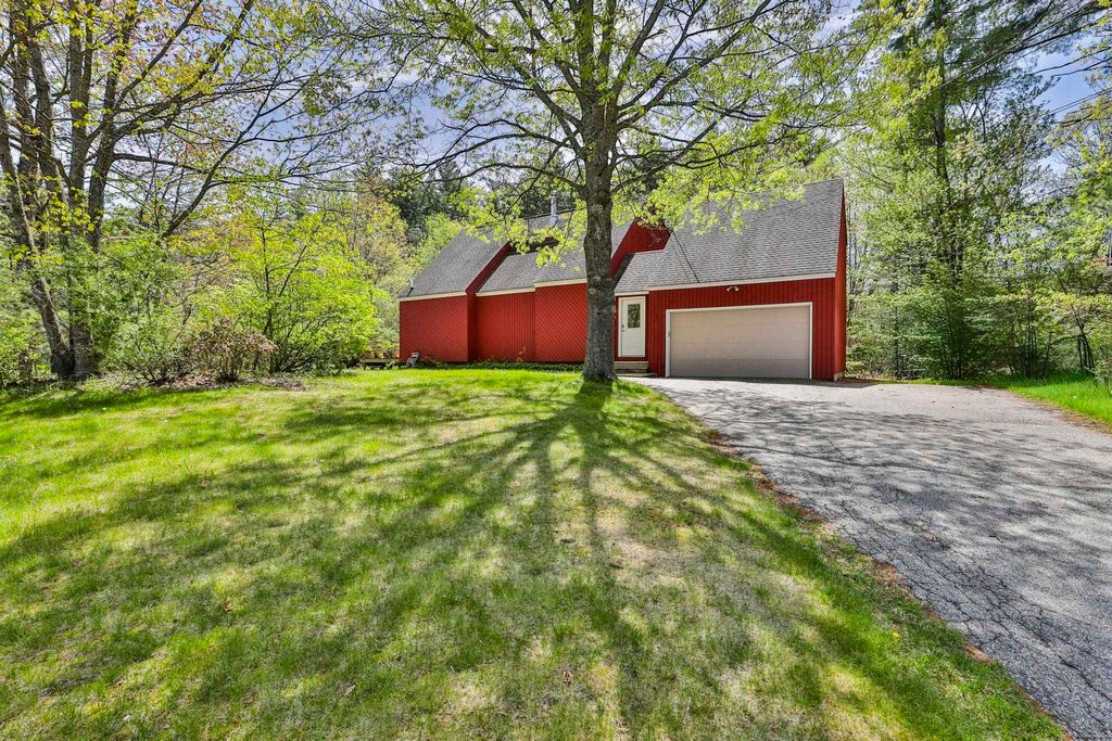 Photo of 21 St Laurent Drive, Hudson, NH 03051 (MLS # 5089860)