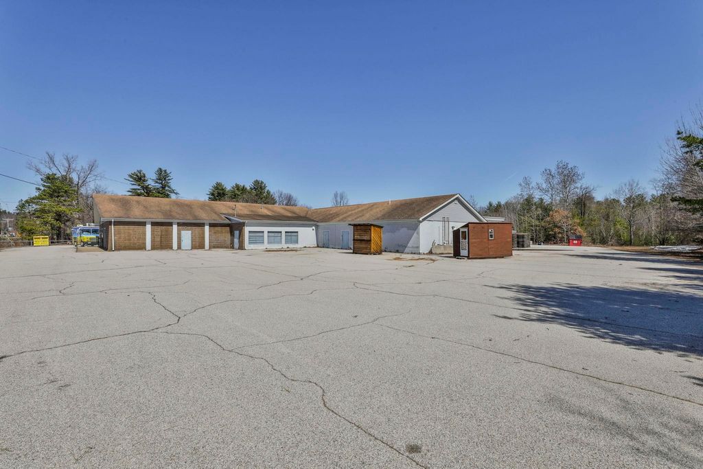 Photo of 1371 Hooksett Road, Hooksett, NH 03106 (MLS # 5085797)