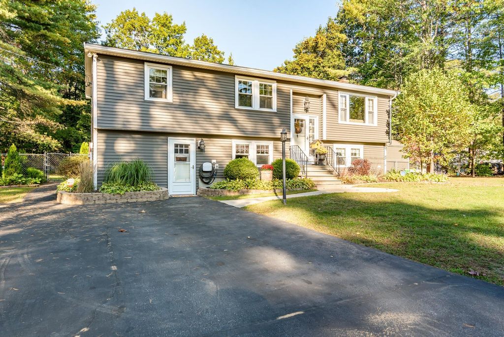 Photo of 8 Susan Lane, Rochester, NH 03867 (MLS # 5064165)