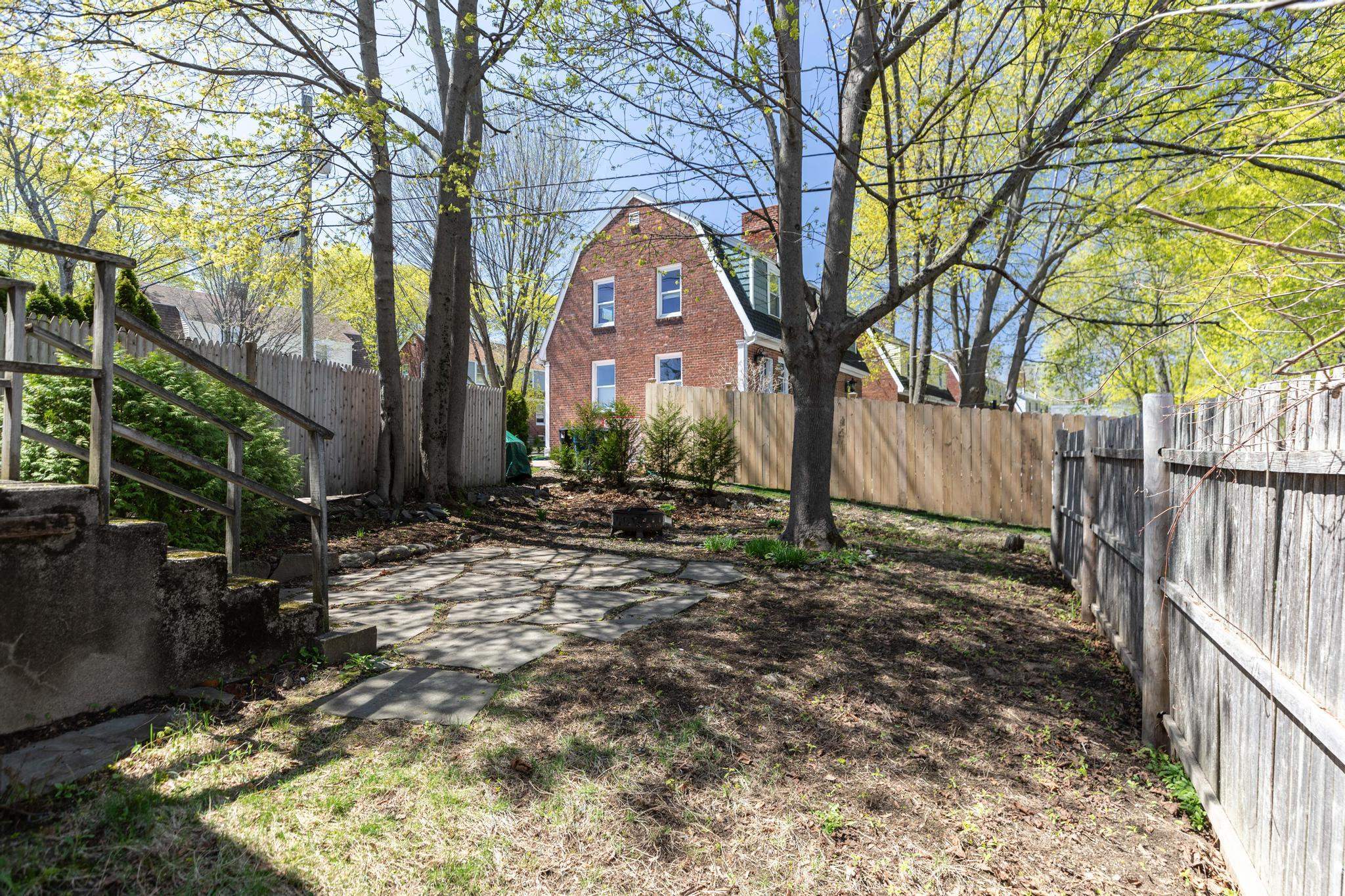 623 Kearsarge Way