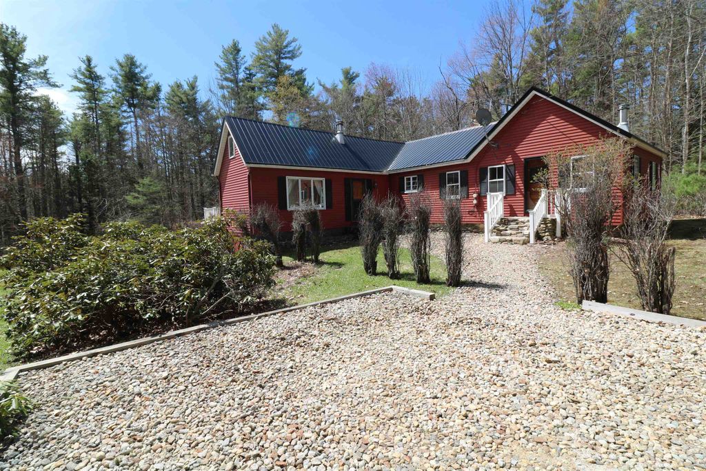 Photo of 544 Turnpike Road, Jaffrey, NH 03452 (MLS # 5085781)