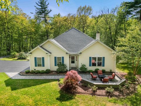 7 Danbury Court Londonderry NH 03053