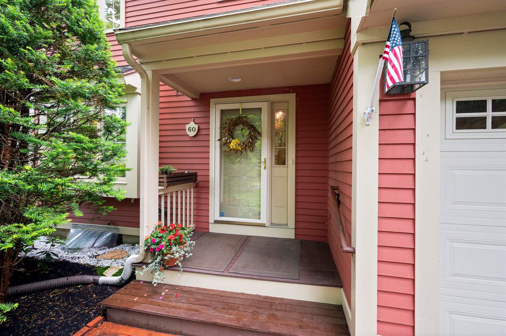 Photo of 60 Peninsula Drive, Stratham, NH 03885 (MLS # 5083535)