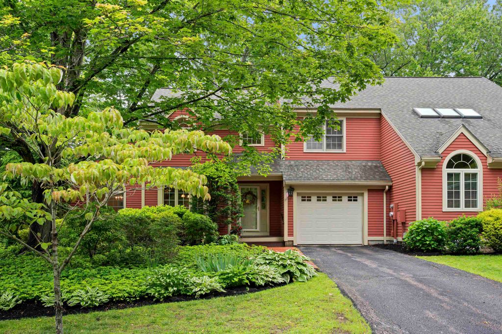 Photo of 60 Peninsula Drive, Stratham, NH 03885 (MLS # 5083535)