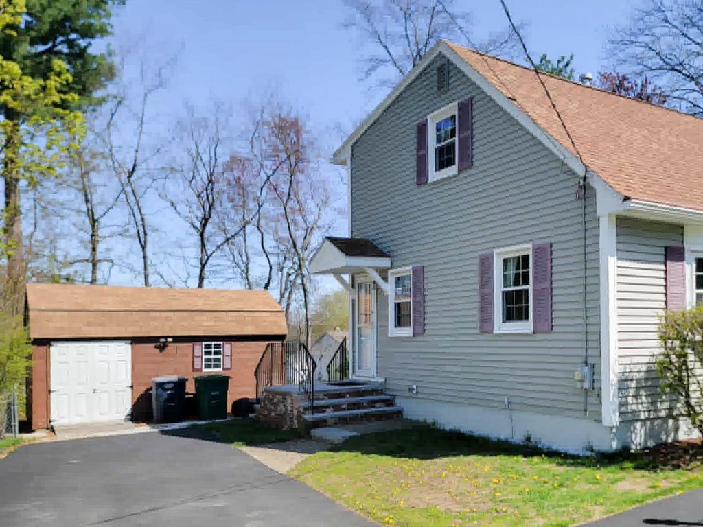 Photo of 10 Cambridge Road, Nashua, NH 03062 (MLS # 5086521)