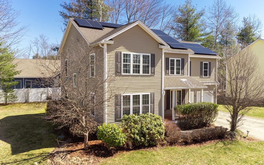 Photo of 4 Lowther Place, Nashua, NH 03062 (MLS # 5069988)