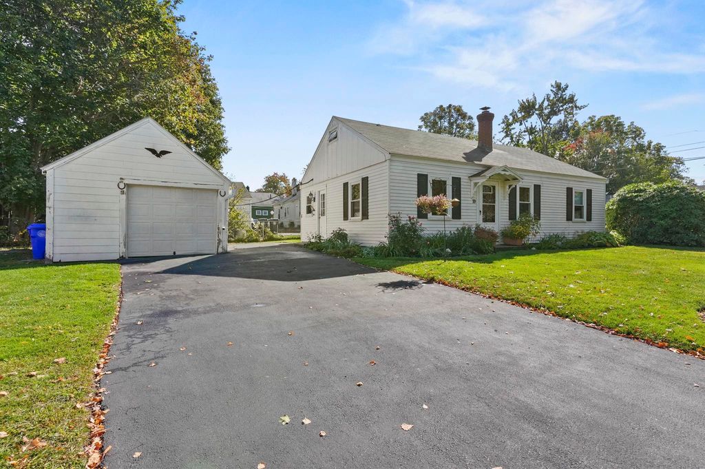 Photo of 70 Ruth Avenue, Manchester, NH 03109 (MLS # 5064727)