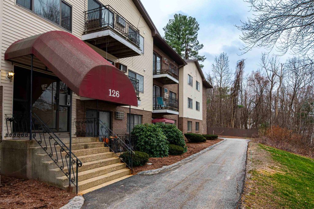 Photo of 126 Mammoth Road #1, Hooksett, NH 03106 (MLS # 5070460)