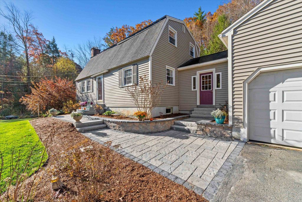 Photo of 24 Deerwood Drive, Amherst, NH 03031 (MLS # 5067772)