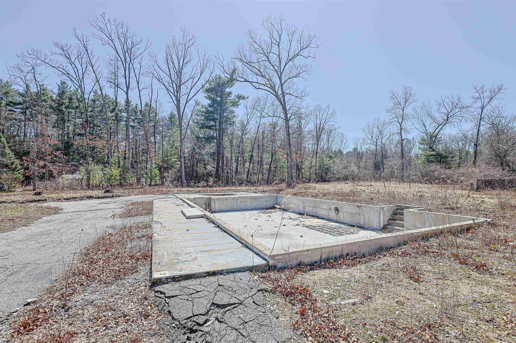 Photo of 12 Winter Circle, Litchfield, NH 03052 (MLS # 5082854)