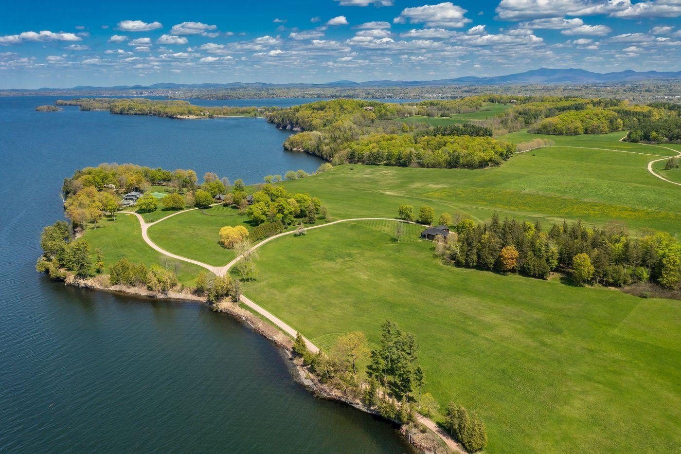 192/194 Adirondack Drive