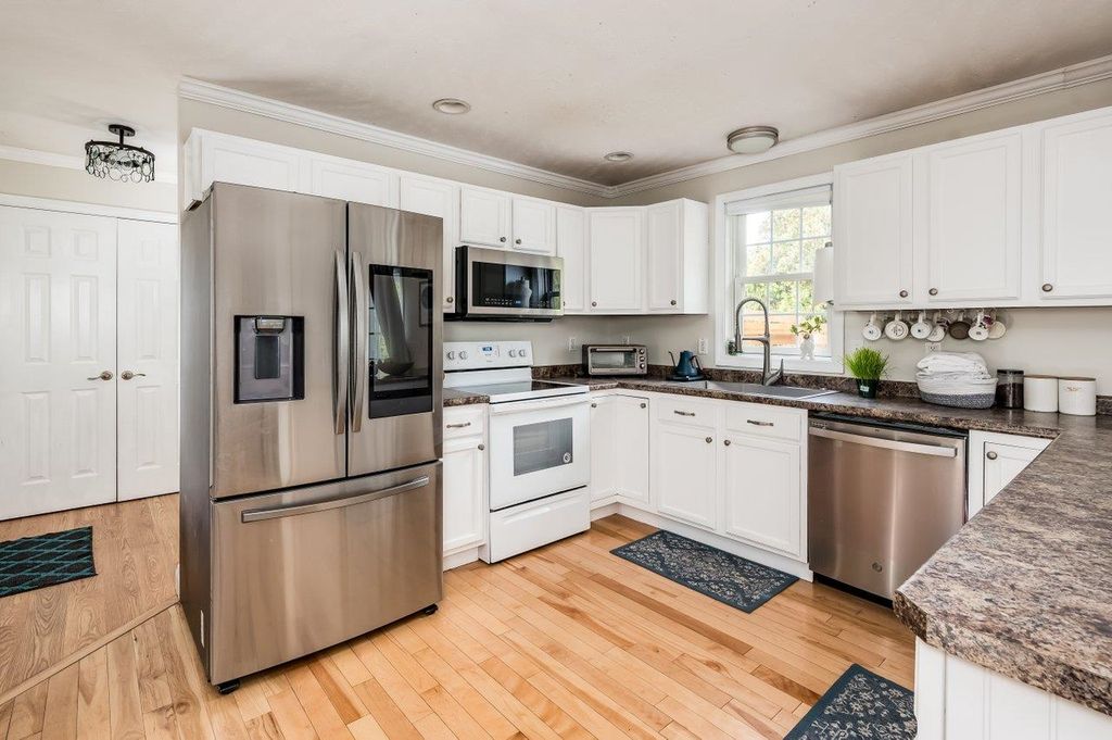 Photo of 41 Kinsale Drive, Rochester, NH 03868 (MLS # 5067734)