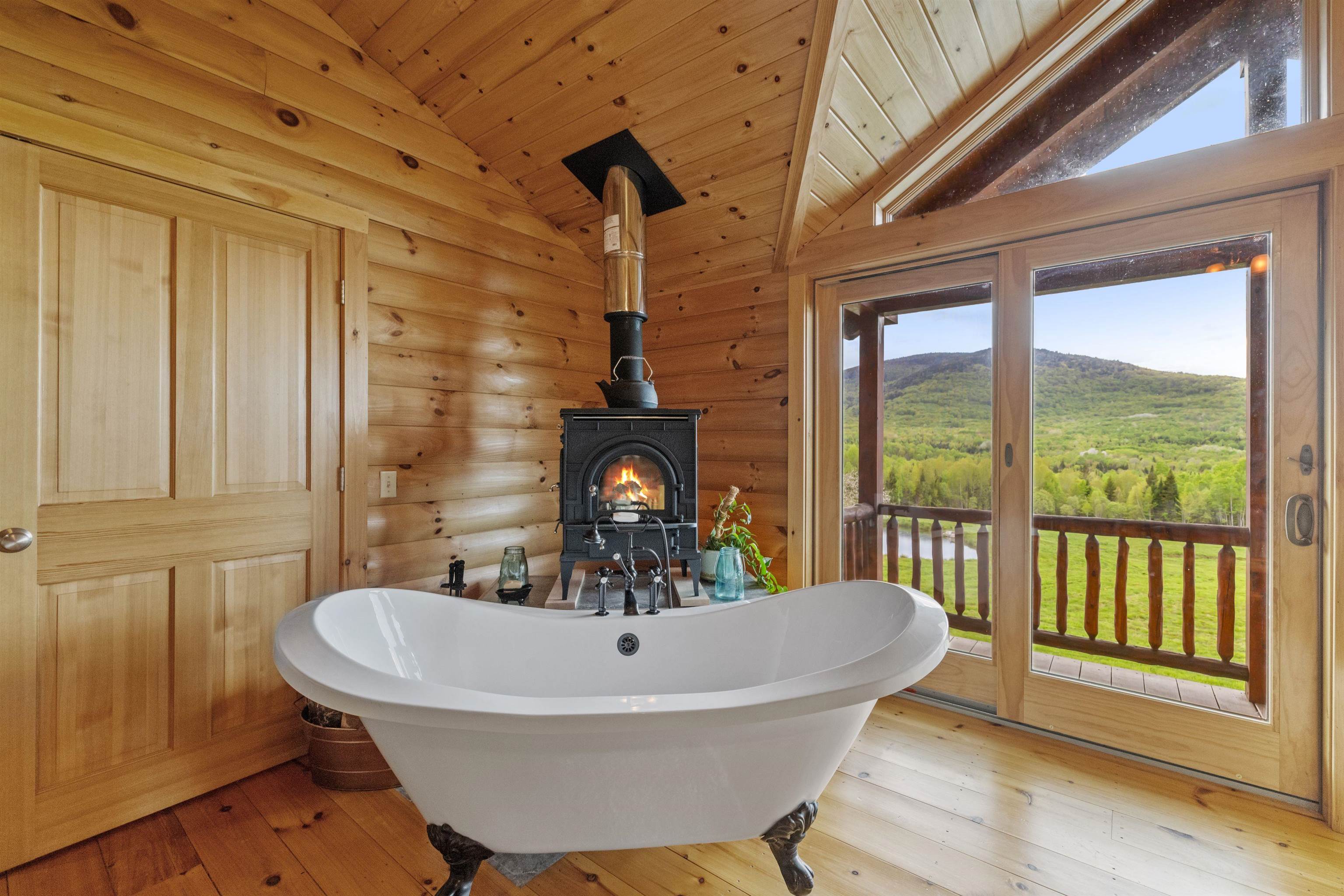 Columbia, New Hampshire 03576, United States, 6 Bedrooms Bedrooms, ,5 BathroomsBathrooms,Residential,Active,141463