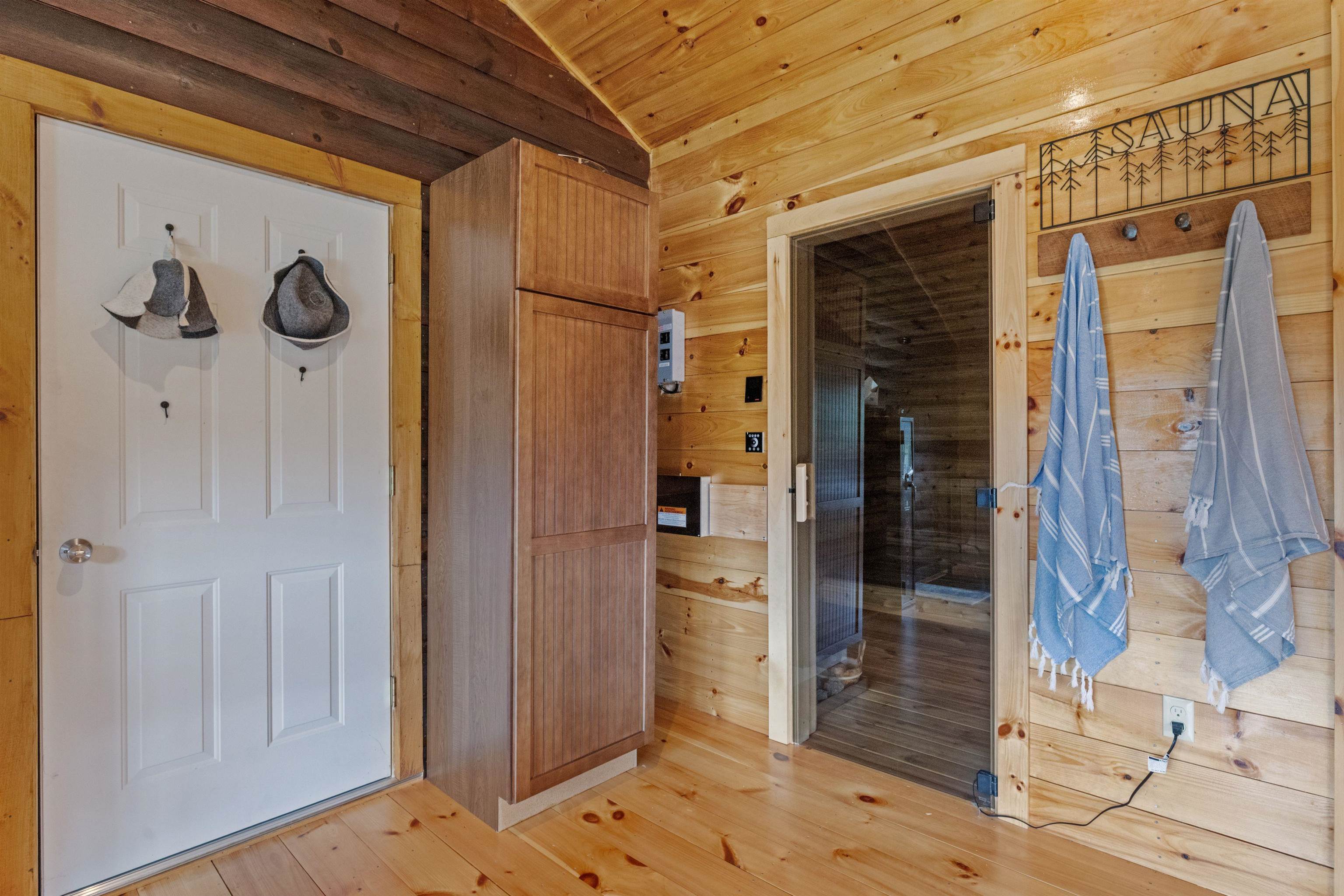 Columbia, New Hampshire 03576, United States, 6 Bedrooms Bedrooms, ,5 BathroomsBathrooms,Residential,Active,141463