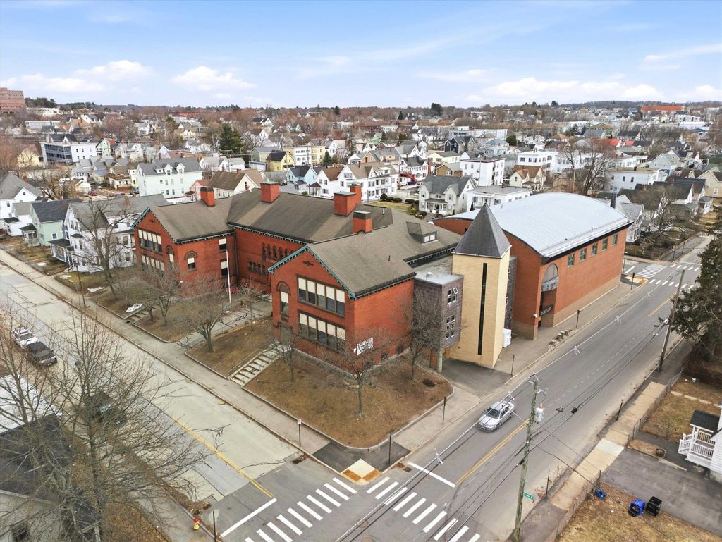 Photo of 555 Cedar Street, Manchester, NH 03103 (MLS # 5082866)