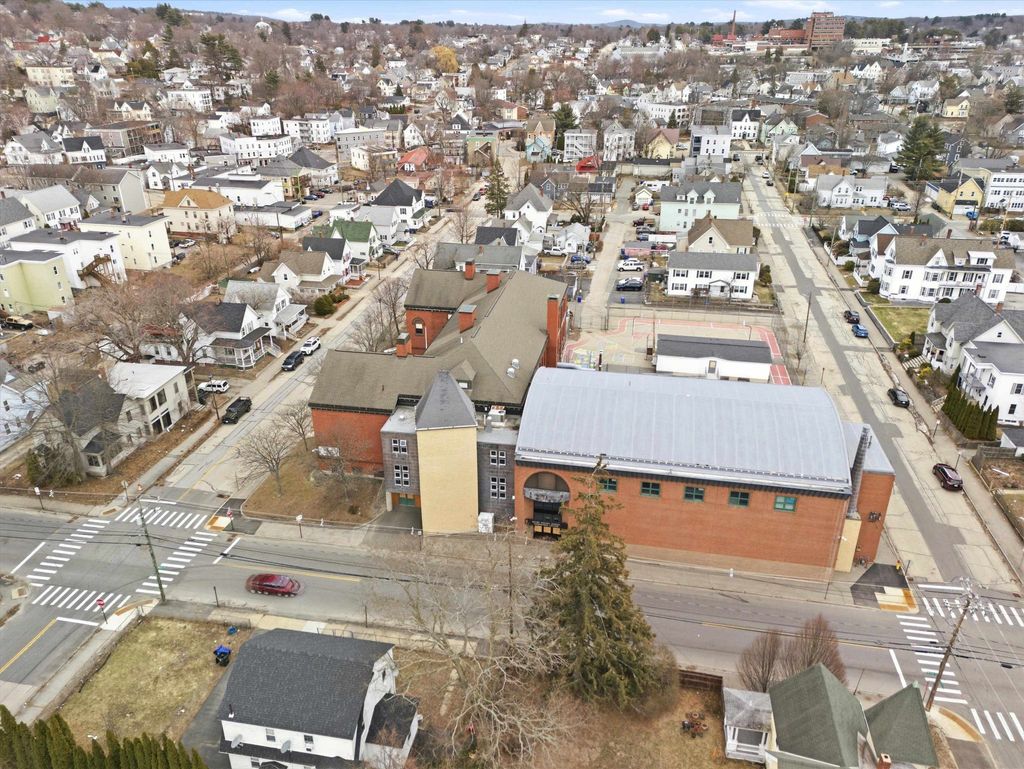 Photo of 555 Cedar Street, Manchester, NH 03103 (MLS # 5082866)