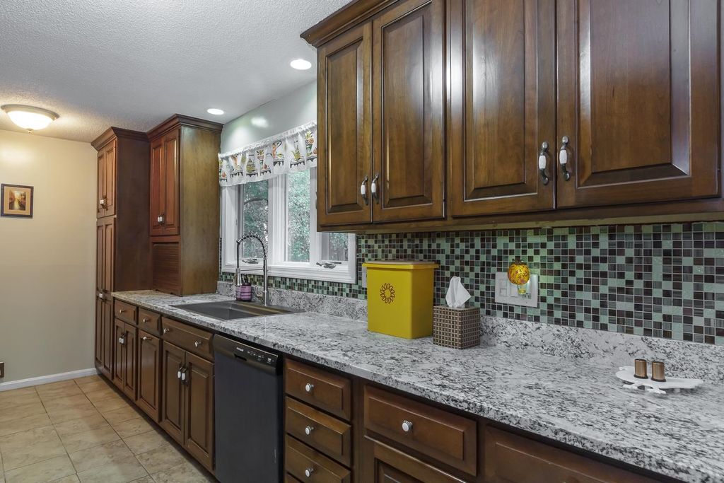 Photo of 23 Wiley Hill Road, Londonderry, NH 03053 (MLS # 5064142)