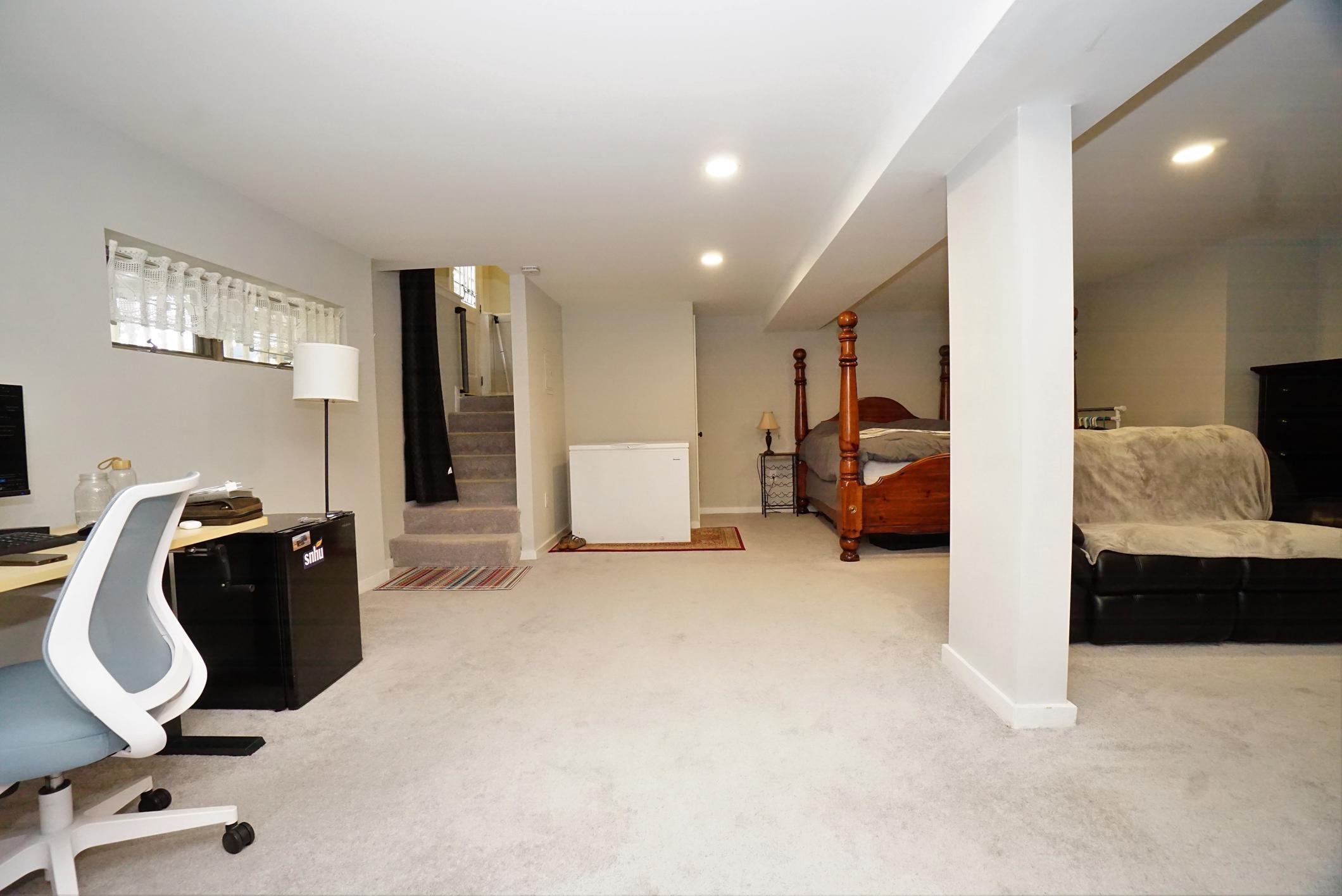 Manchester, New Hampshire 03109, United States, 3 Bedrooms Bedrooms, ,2 BathroomsBathrooms,Residential,Pending,201087