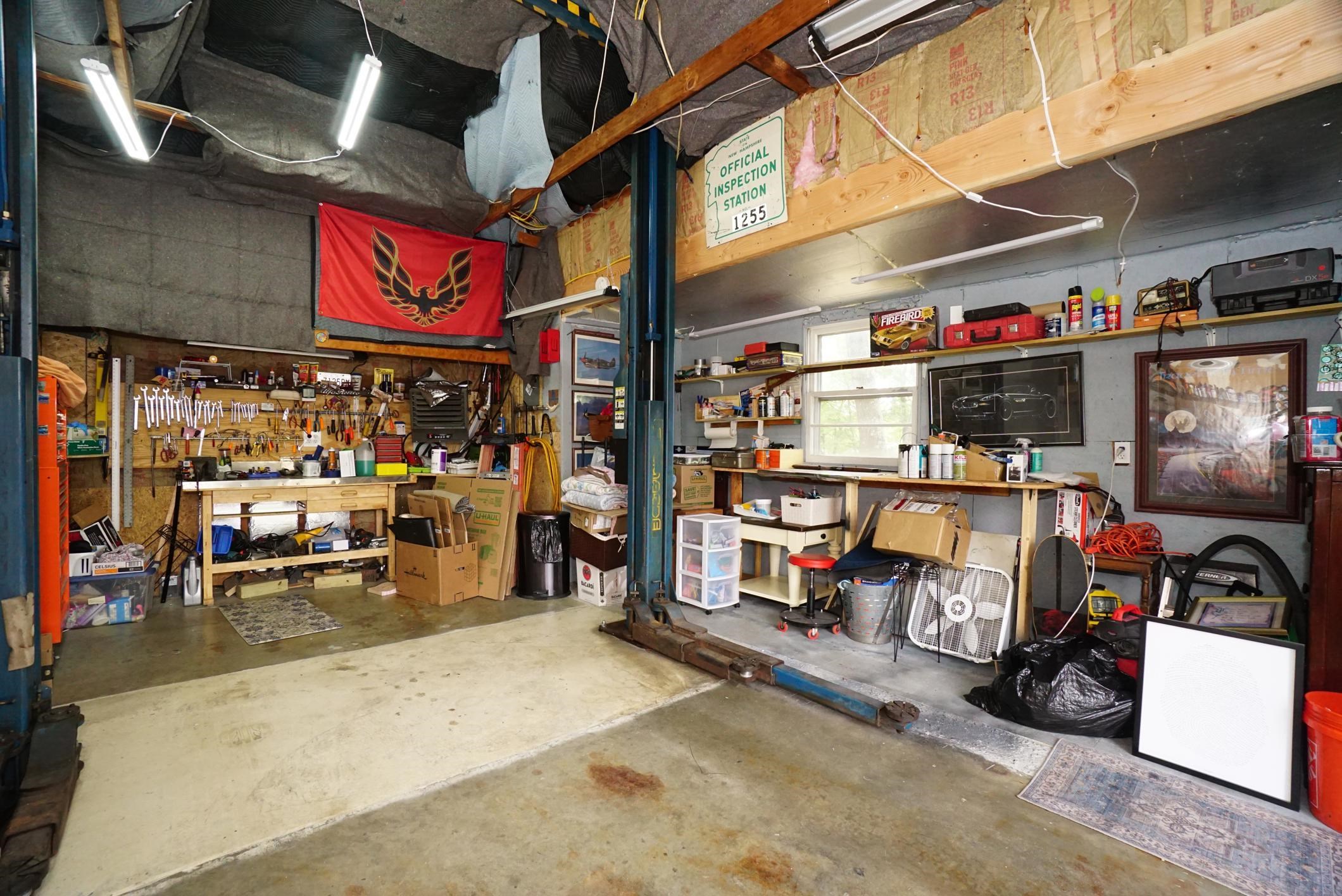 Manchester, New Hampshire 03109, United States, 3 Bedrooms Bedrooms, ,2 BathroomsBathrooms,Residential,Pending,201087