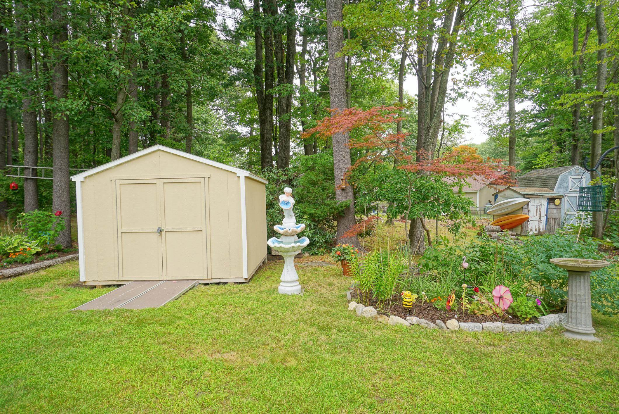 Manchester, New Hampshire 03109, United States, 3 Bedrooms Bedrooms, ,2 BathroomsBathrooms,Residential,Pending,201087