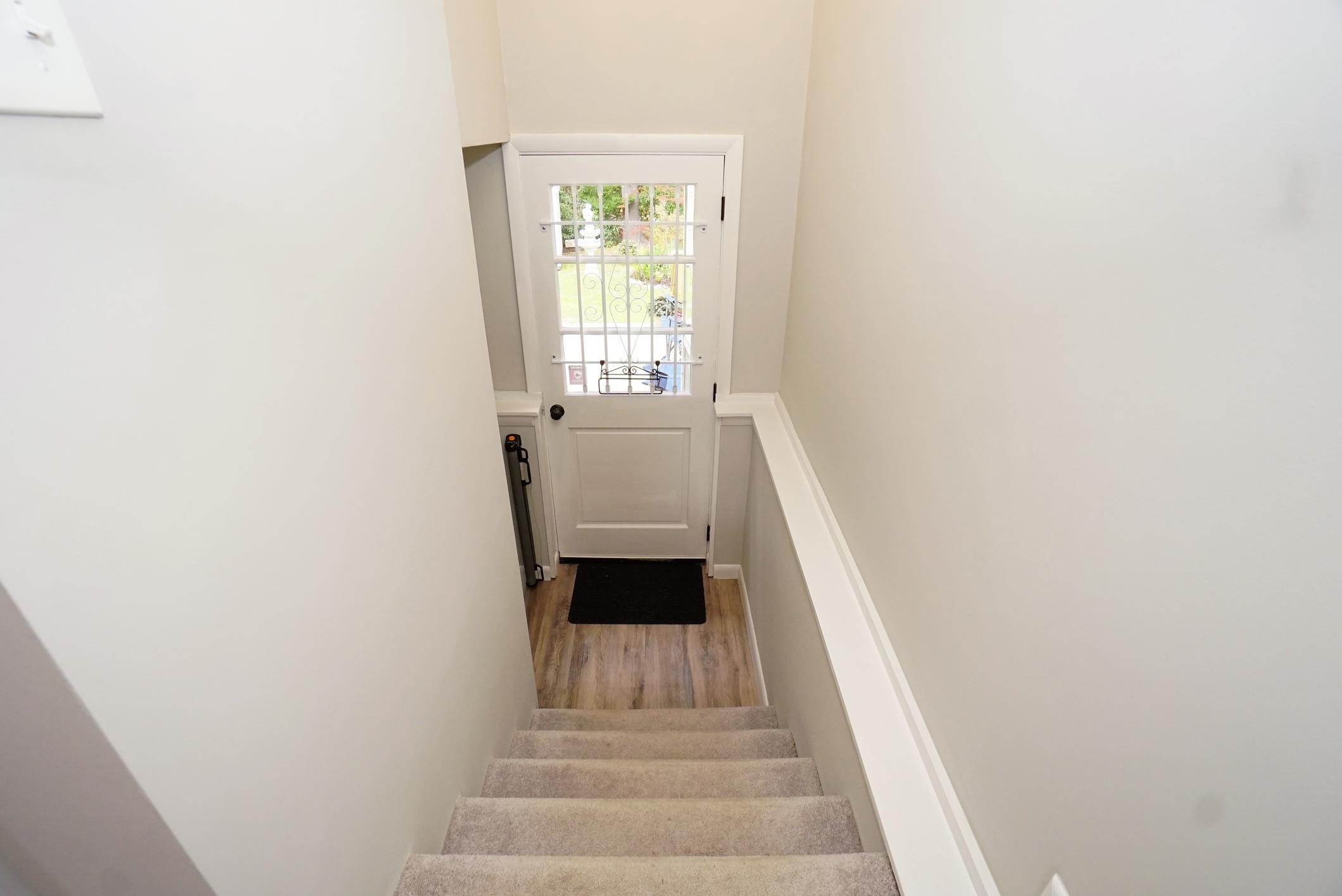 Manchester, New Hampshire 03109, United States, 3 Bedrooms Bedrooms, ,2 BathroomsBathrooms,Residential,Pending,201087