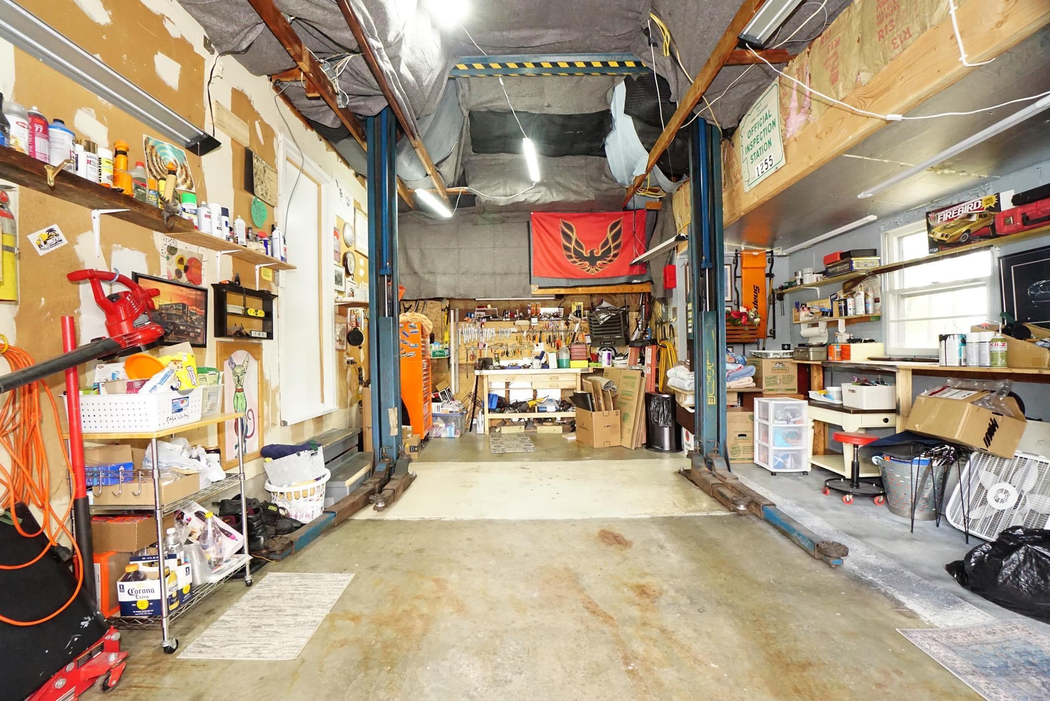 Manchester, New Hampshire 03109, United States, 3 Bedrooms Bedrooms, ,2 BathroomsBathrooms,Residential,Pending,201087