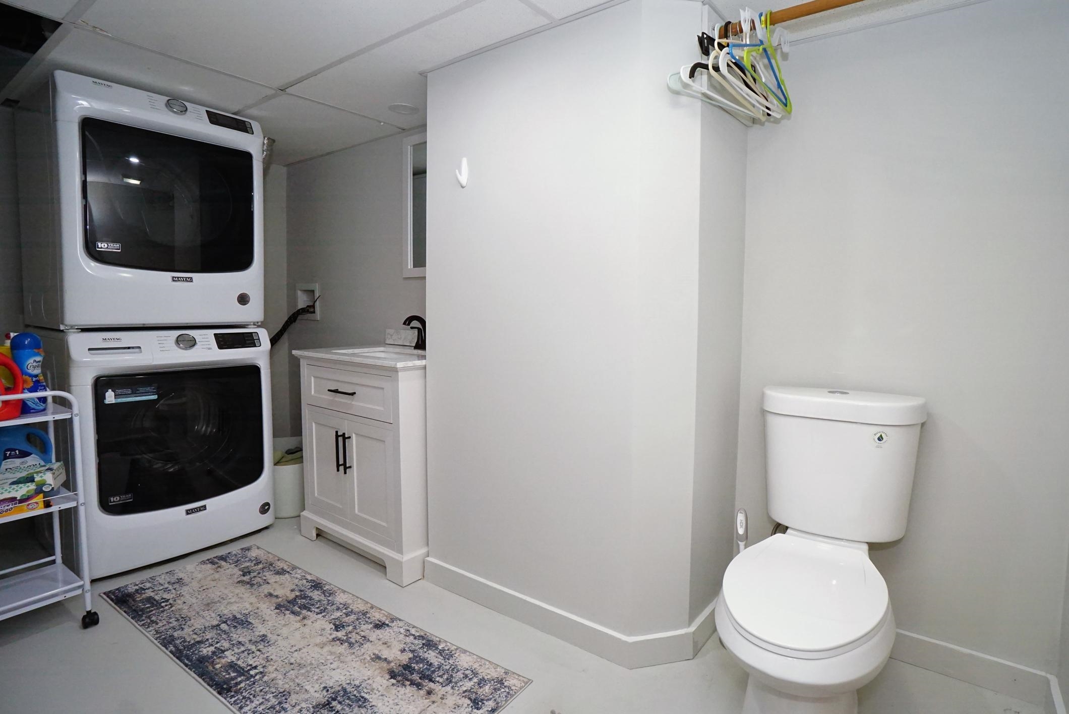 Manchester, New Hampshire 03109, United States, 3 Bedrooms Bedrooms, ,2 BathroomsBathrooms,Residential,Pending,201087