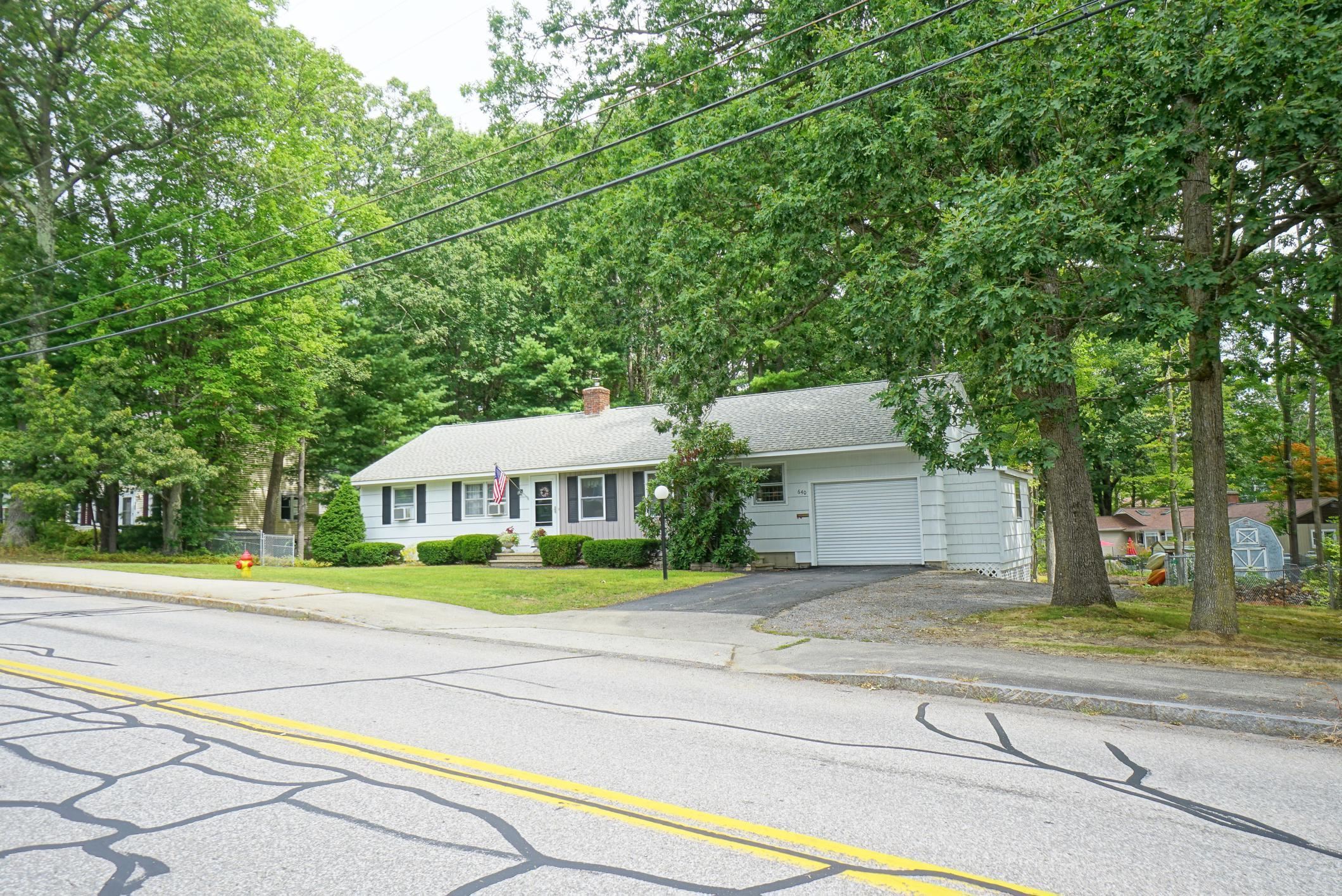 Manchester, New Hampshire 03109, United States, 3 Bedrooms Bedrooms, ,2 BathroomsBathrooms,Residential,Pending,201087