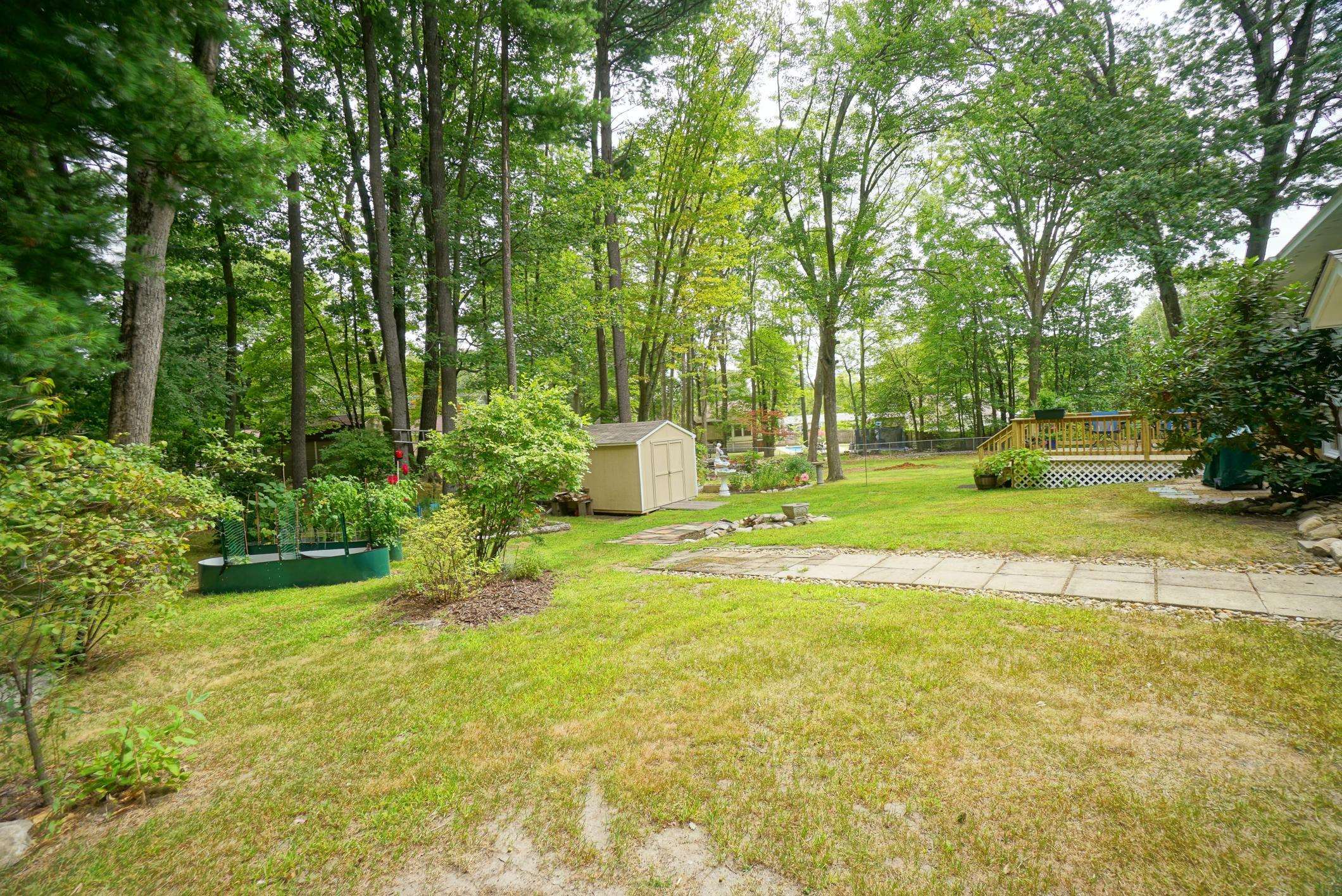 Manchester, New Hampshire 03109, United States, 3 Bedrooms Bedrooms, ,2 BathroomsBathrooms,Residential,Pending,201087