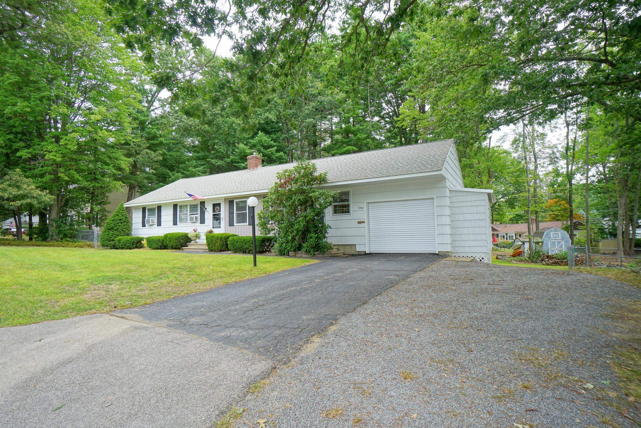 Manchester, New Hampshire 03109, United States, 3 Bedrooms Bedrooms, ,2 BathroomsBathrooms,Residential,Pending,201087
