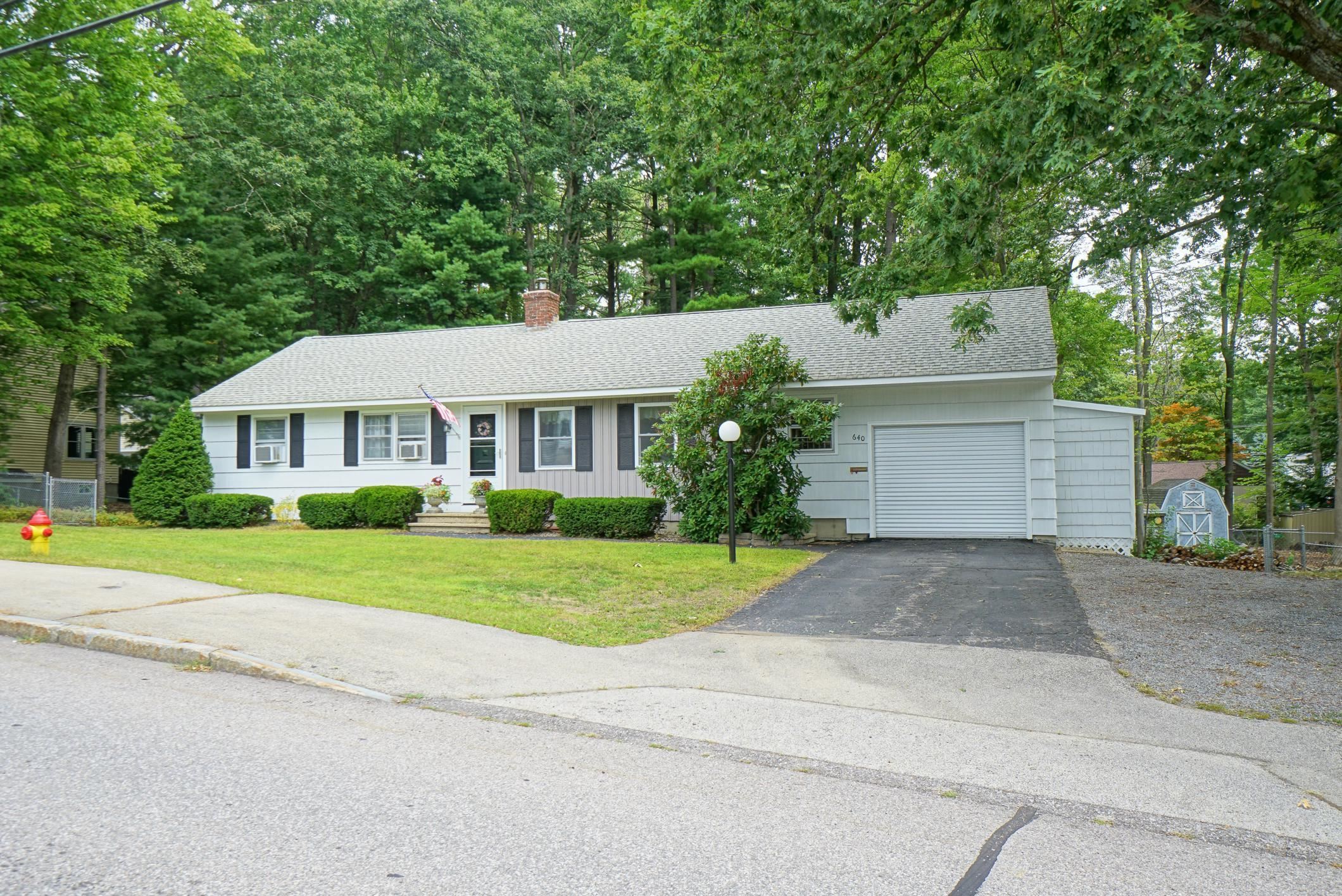 Manchester, New Hampshire 03109, United States, 3 Bedrooms Bedrooms, ,2 BathroomsBathrooms,Residential,Pending,201087