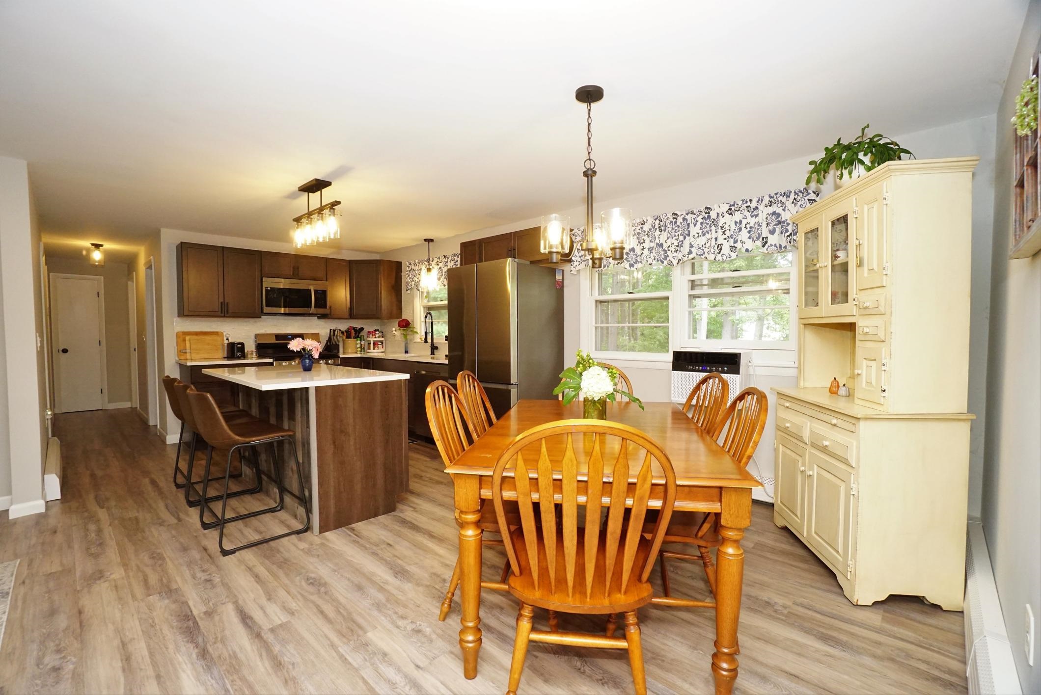 Manchester, New Hampshire 03109, United States, 3 Bedrooms Bedrooms, ,2 BathroomsBathrooms,Residential,Pending,201087