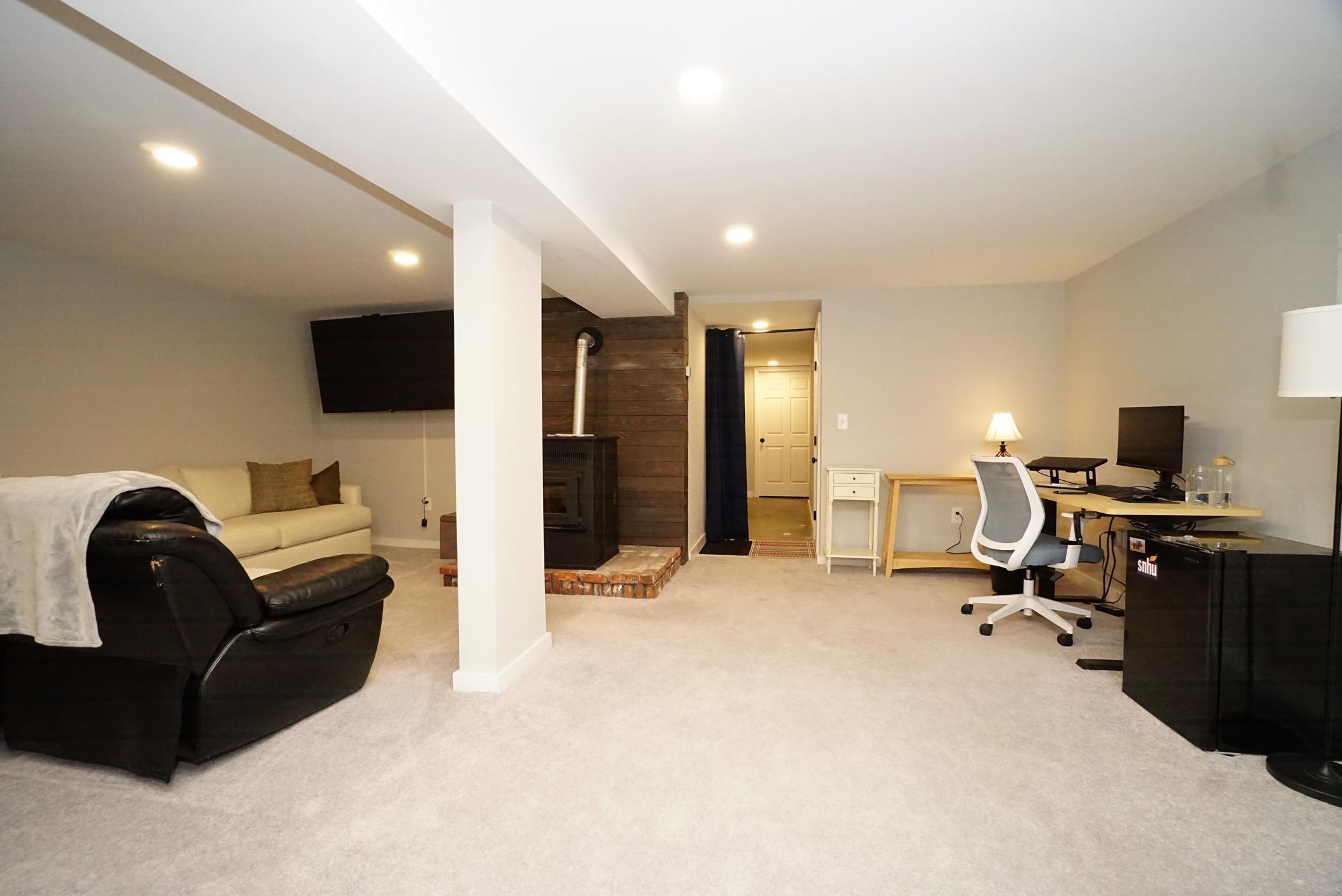 Manchester, New Hampshire 03109, United States, 3 Bedrooms Bedrooms, ,2 BathroomsBathrooms,Residential,Pending,201087