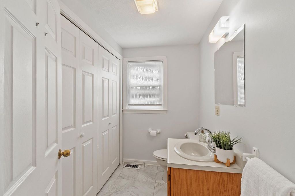 Photo of 5 Rachel Court, Derry, NH 03038 (MLS # 5084537)